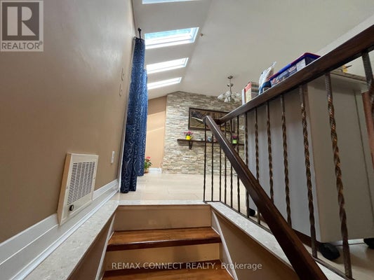 2 Hapley Dr, Toronto (Morningside), ON 5