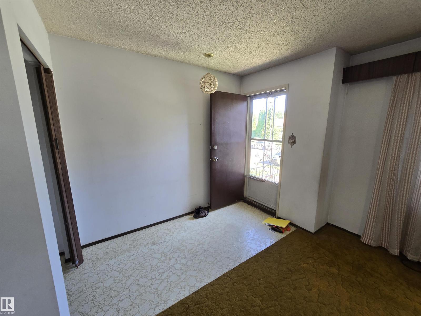 12020 54 ST NW