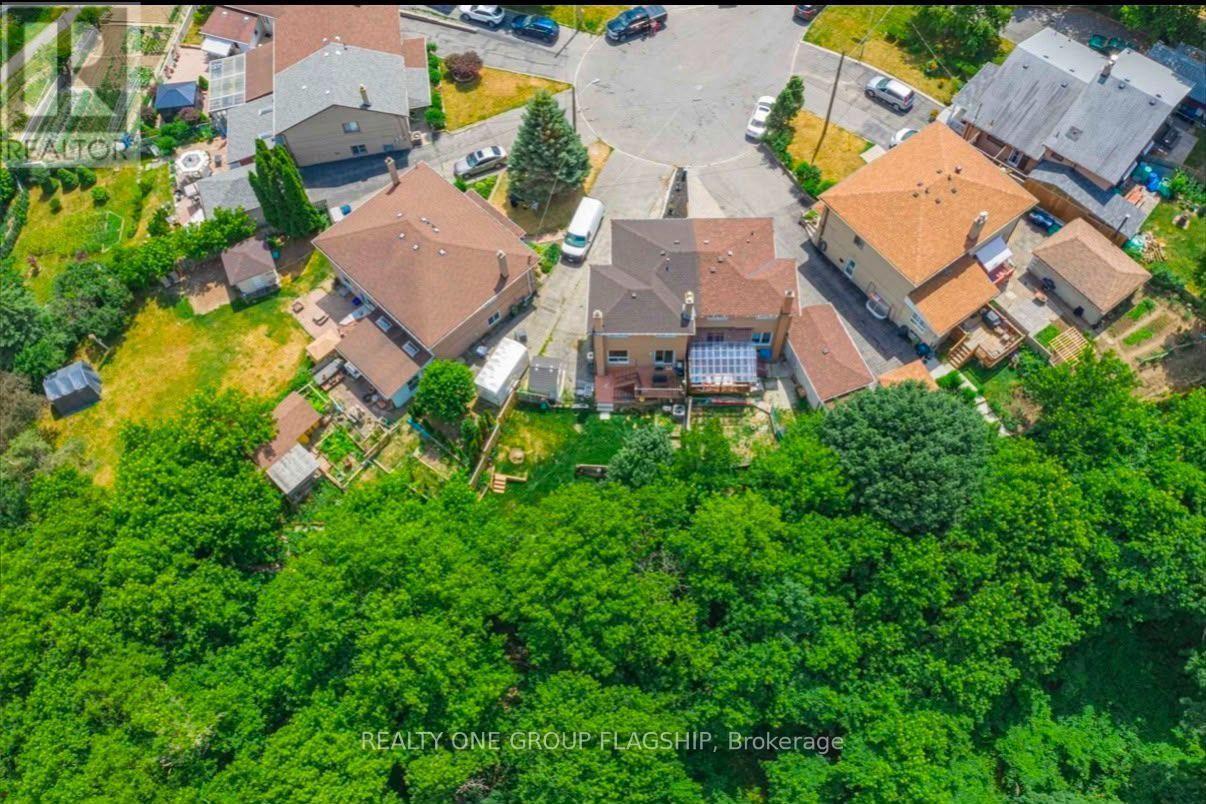 12 AZALEA COURT
