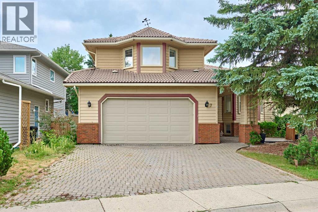 7 Suncastle Crescent SE