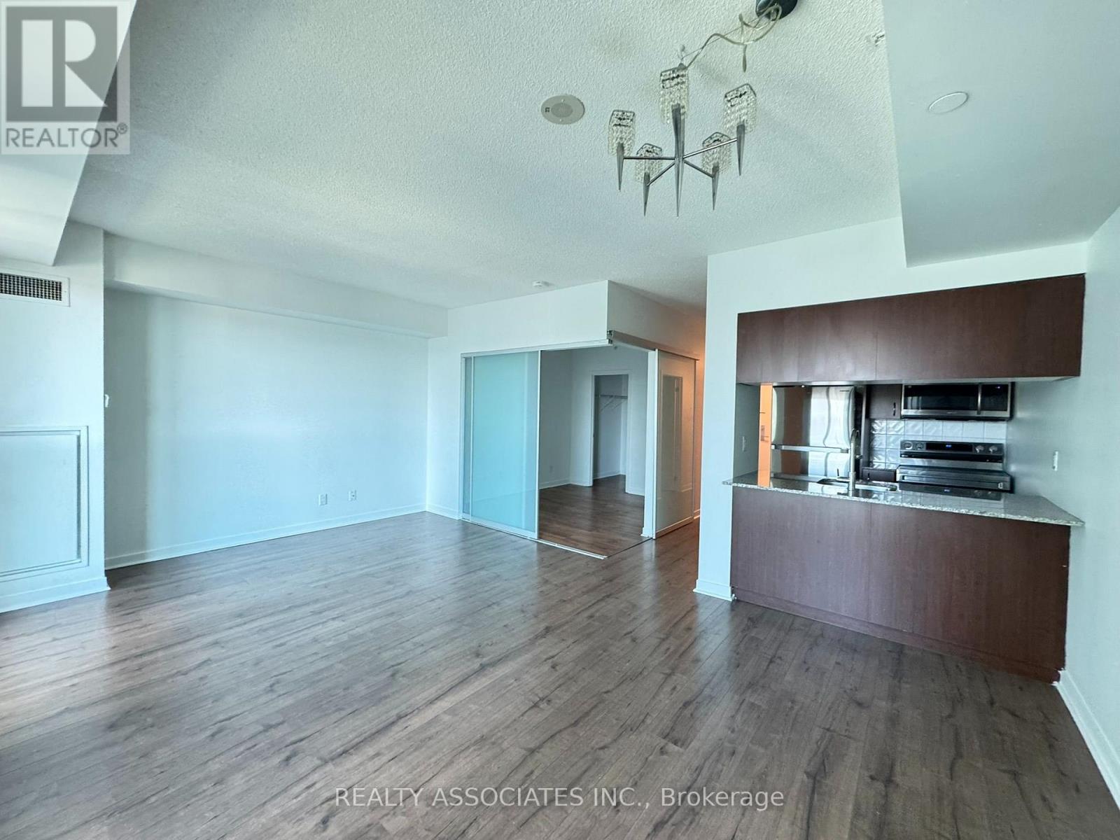 1207 - 69 LYNN WILLIAMS STREET