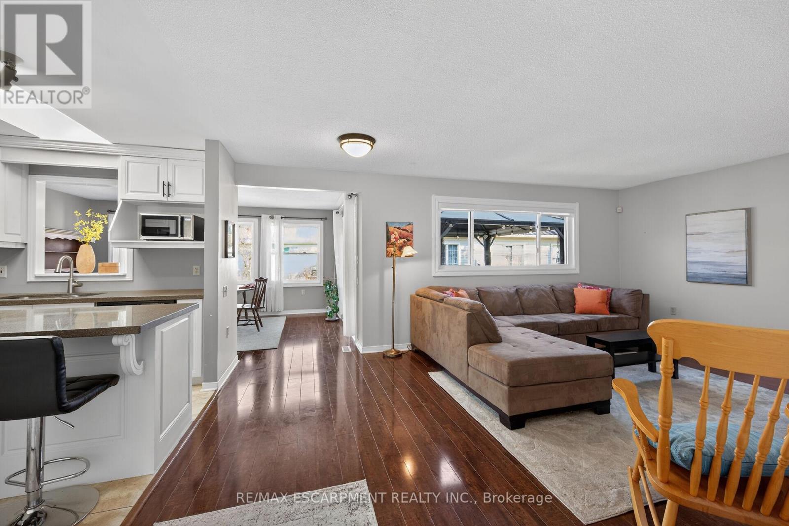 232 SILVERBIRCH BOULEVARD