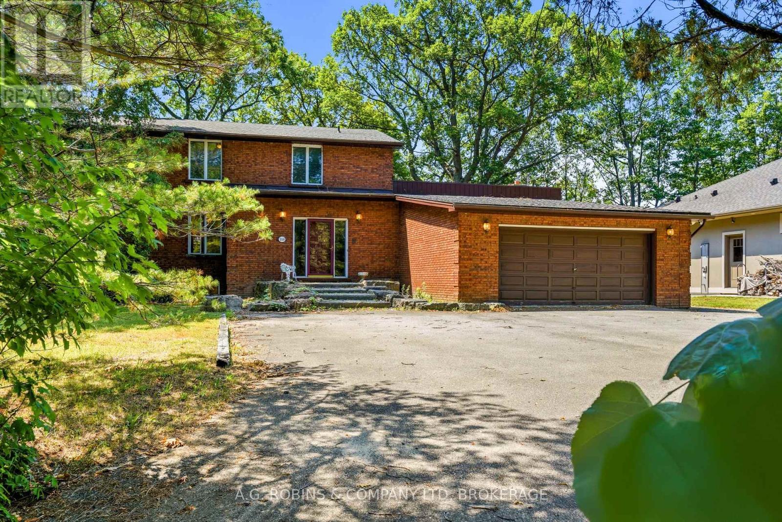 559 LAKESHORE ROAD E