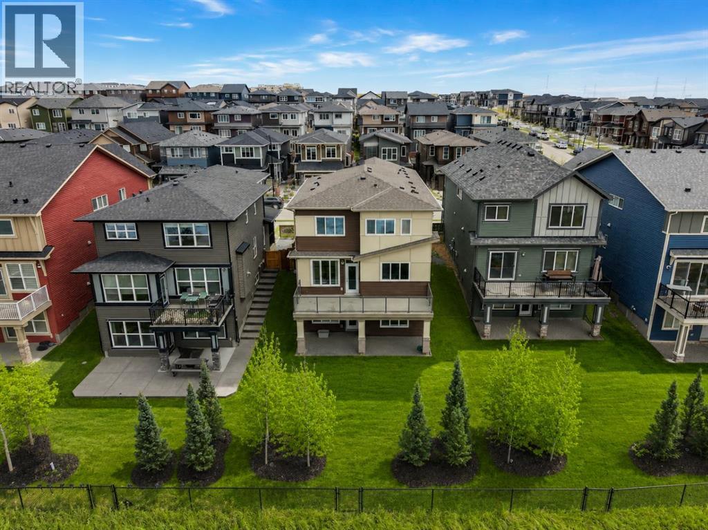 81 Carringvue Manor NW