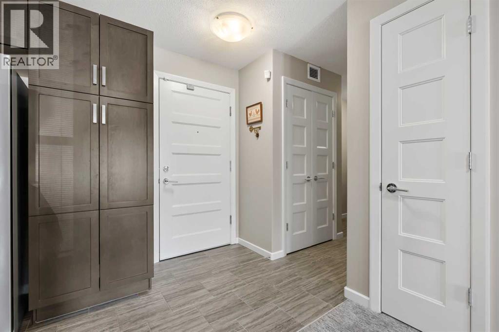 2105, 10 Market Boulevard SE