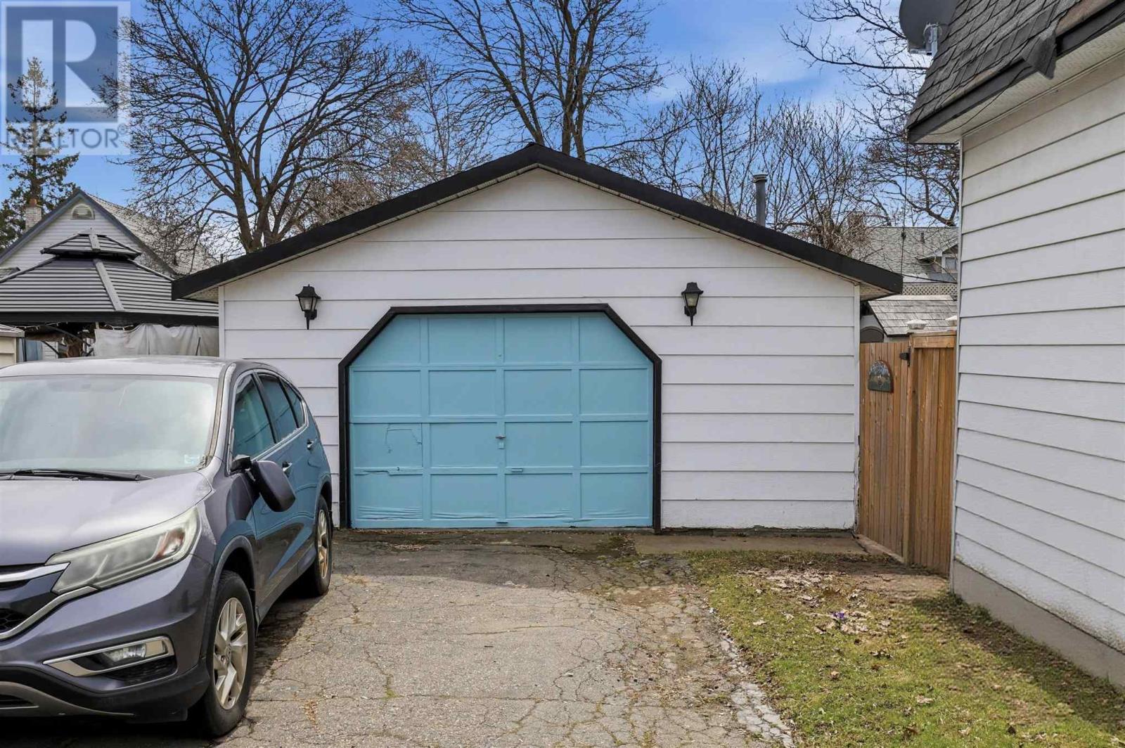49 Hawthorne AVE - Photo 3