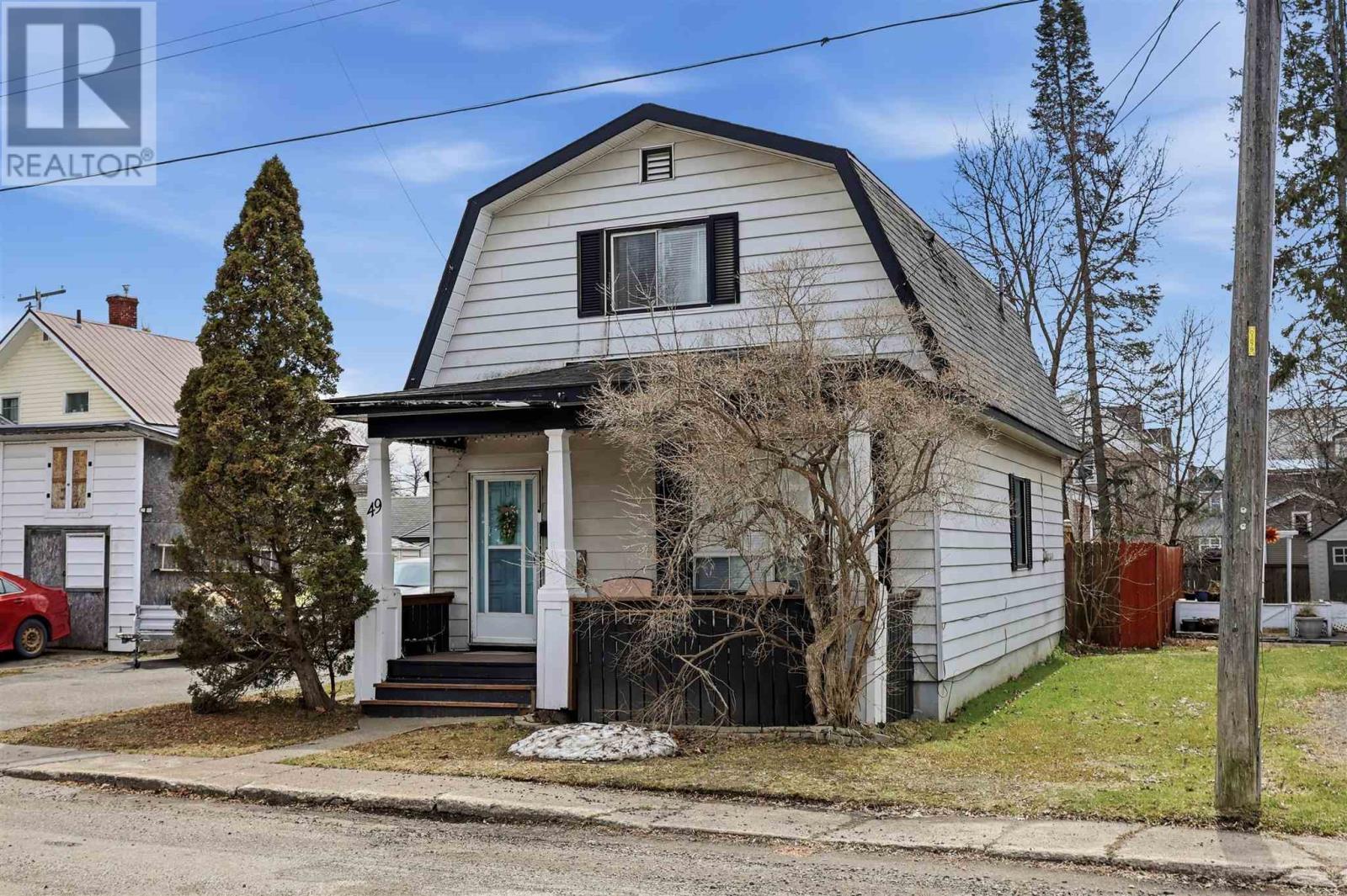 49 Hawthorne AVE - Photo 2