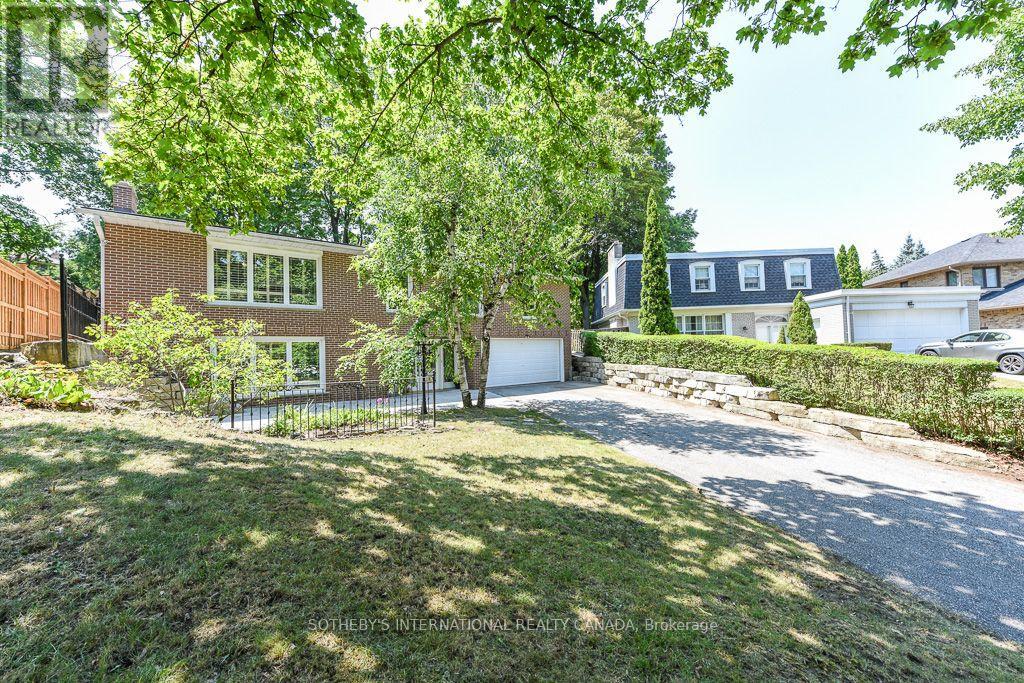 31 QUEENSBOROUGH CRESCENT