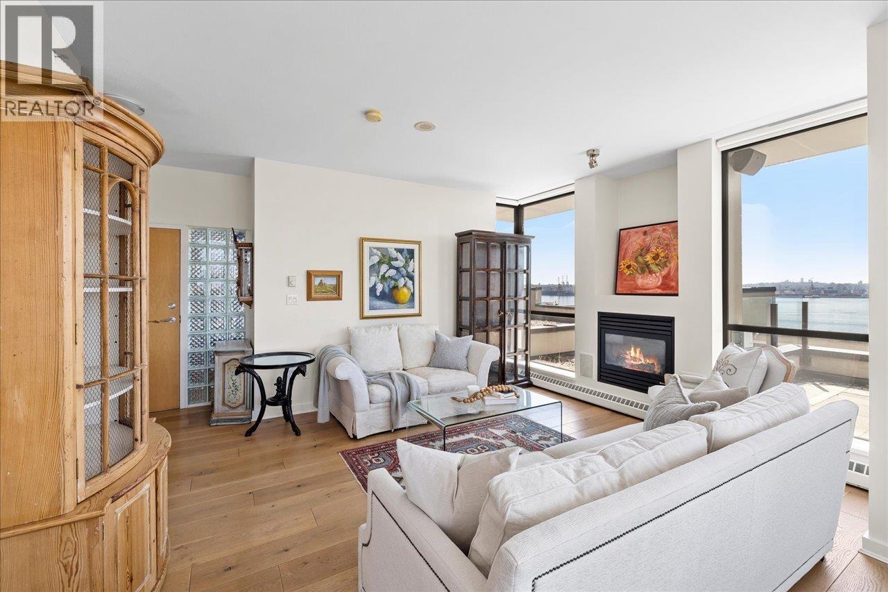 PH2 124 W 1ST STREET