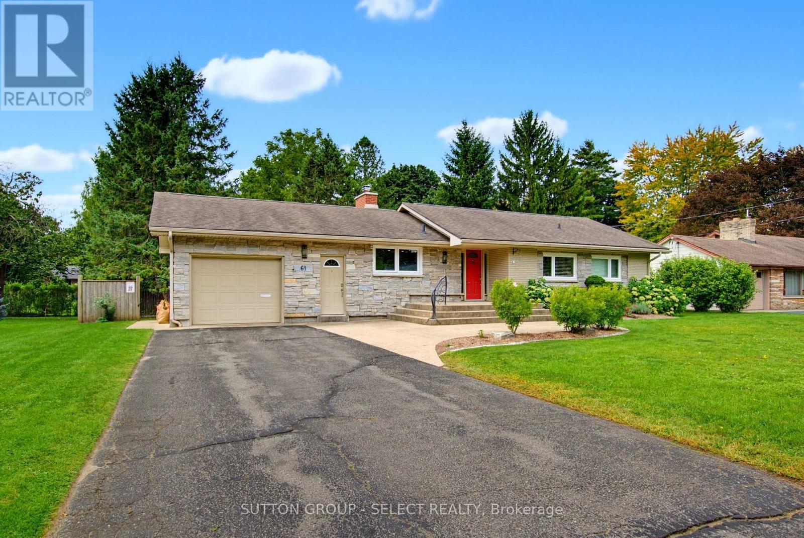 61 DALEVIEW CRESCENT
