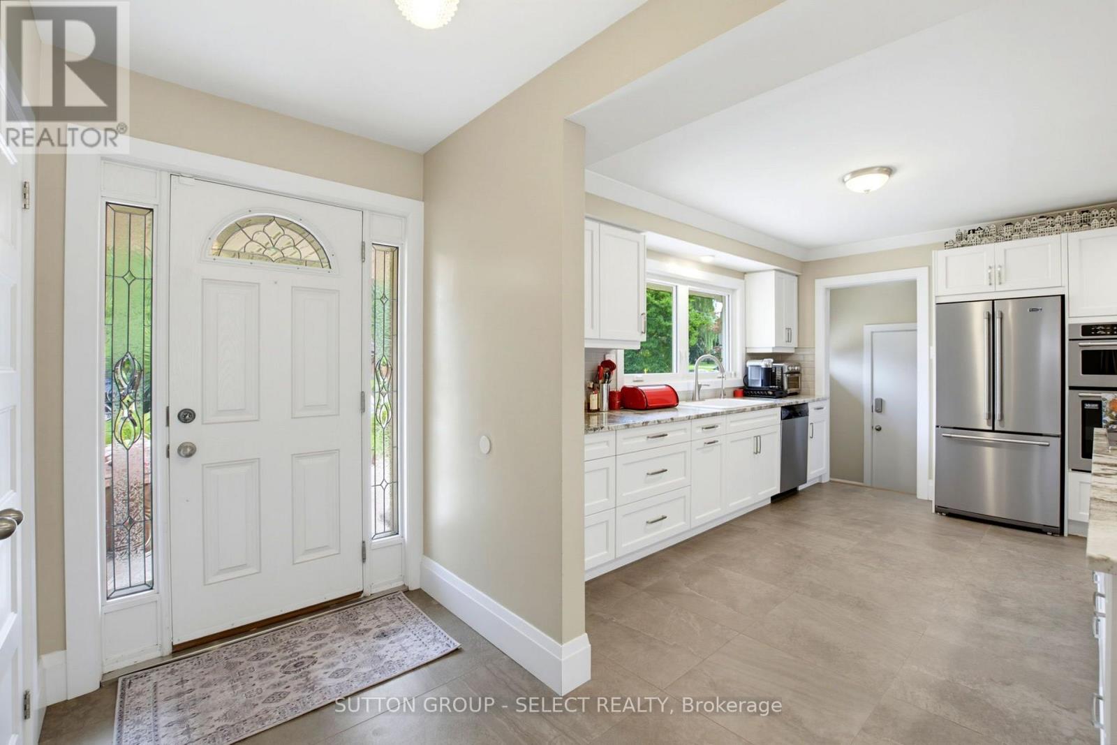 61 DALEVIEW CRESCENT