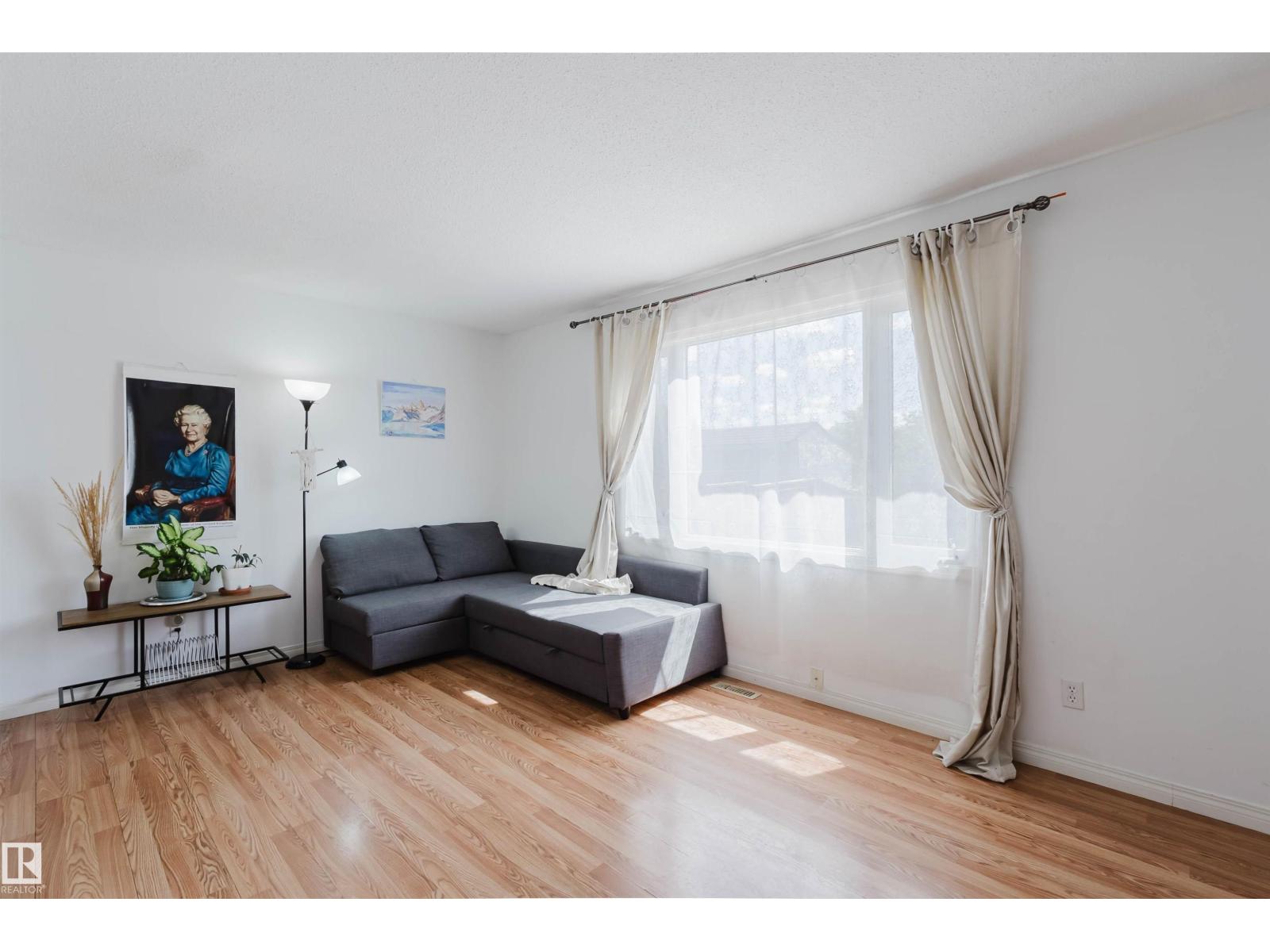 #4 14310 80 ST NW
