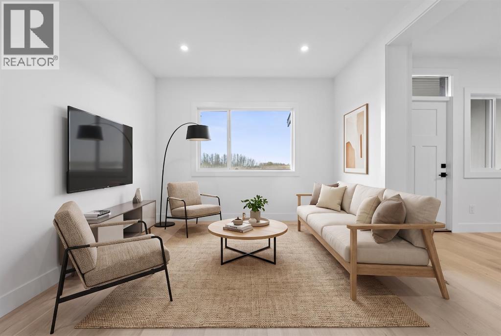 4 Strathmore Lakes Point
