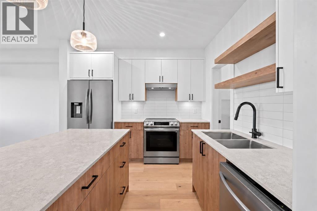 4 Strathmore Lakes Point