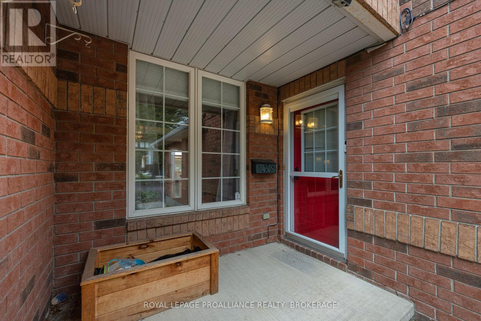 562 QUAIL COURT