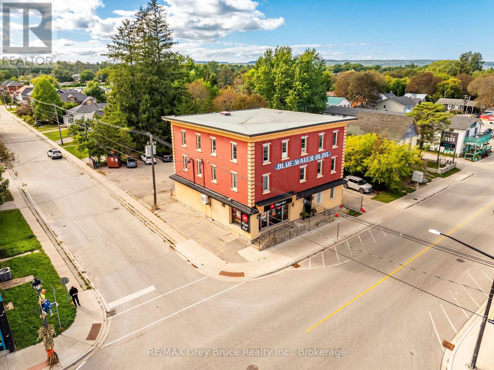 303 - 110 SYKES STREET N