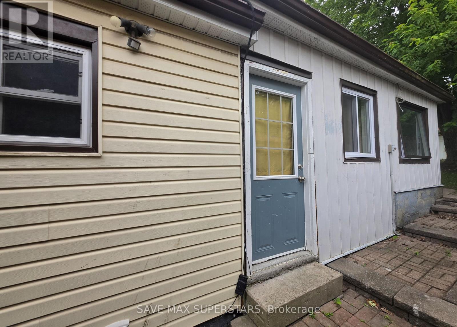 93 JOHN STREET E