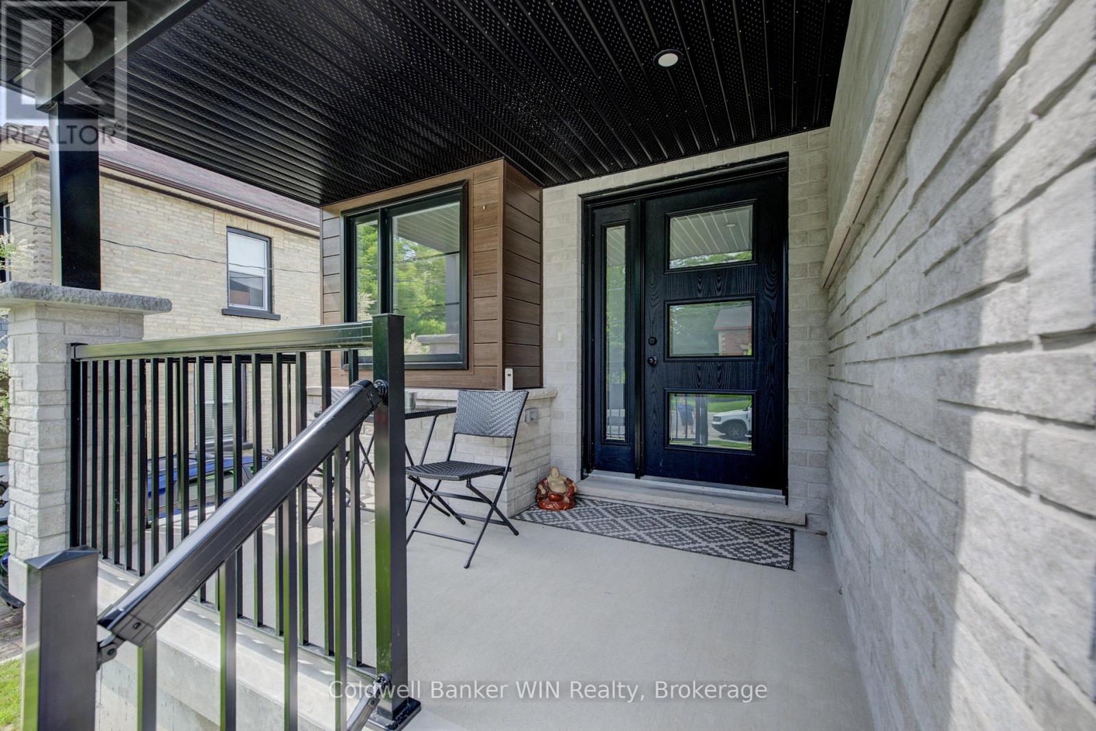 247 FERGUS STREET N