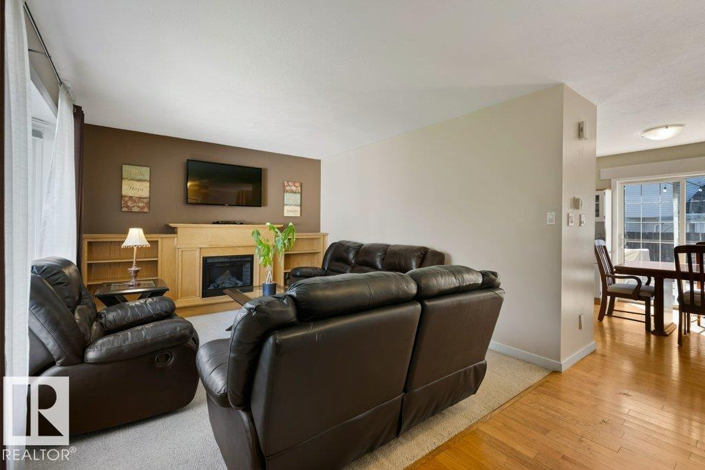 37 DEERBOURNE DR