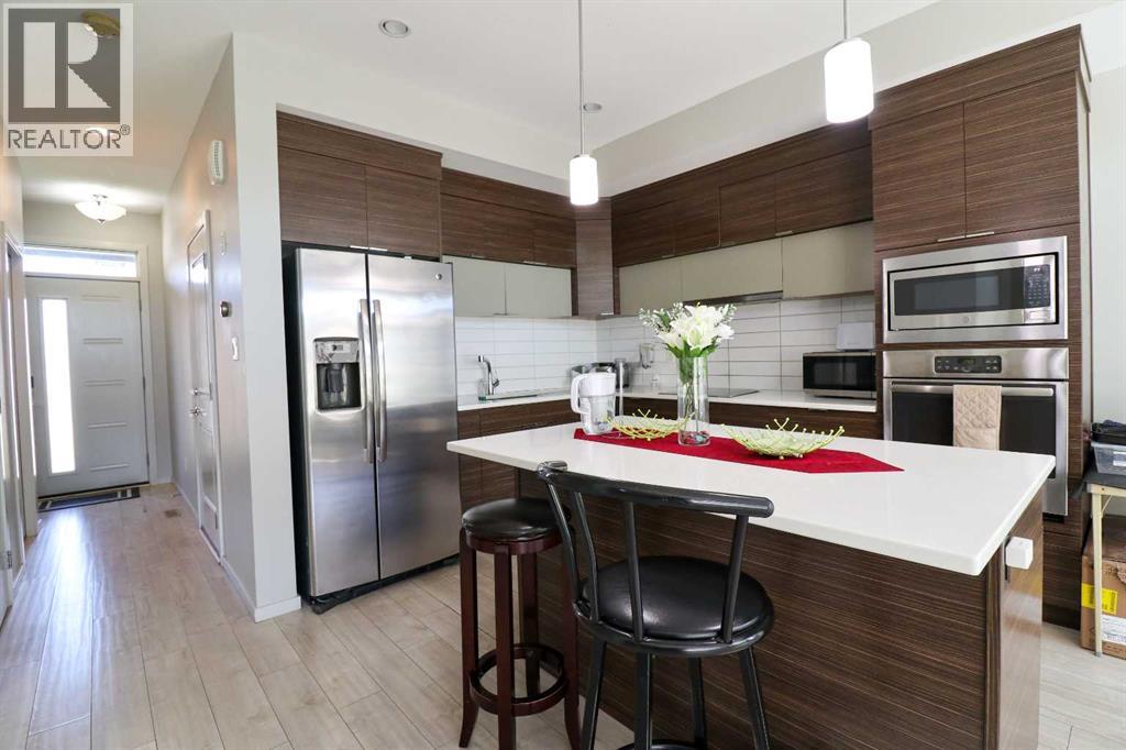 3, 478 Highlands Boulevard W