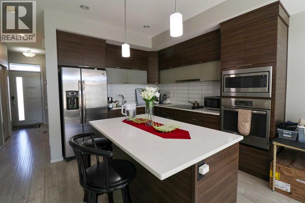 3, 478 Highlands Boulevard W