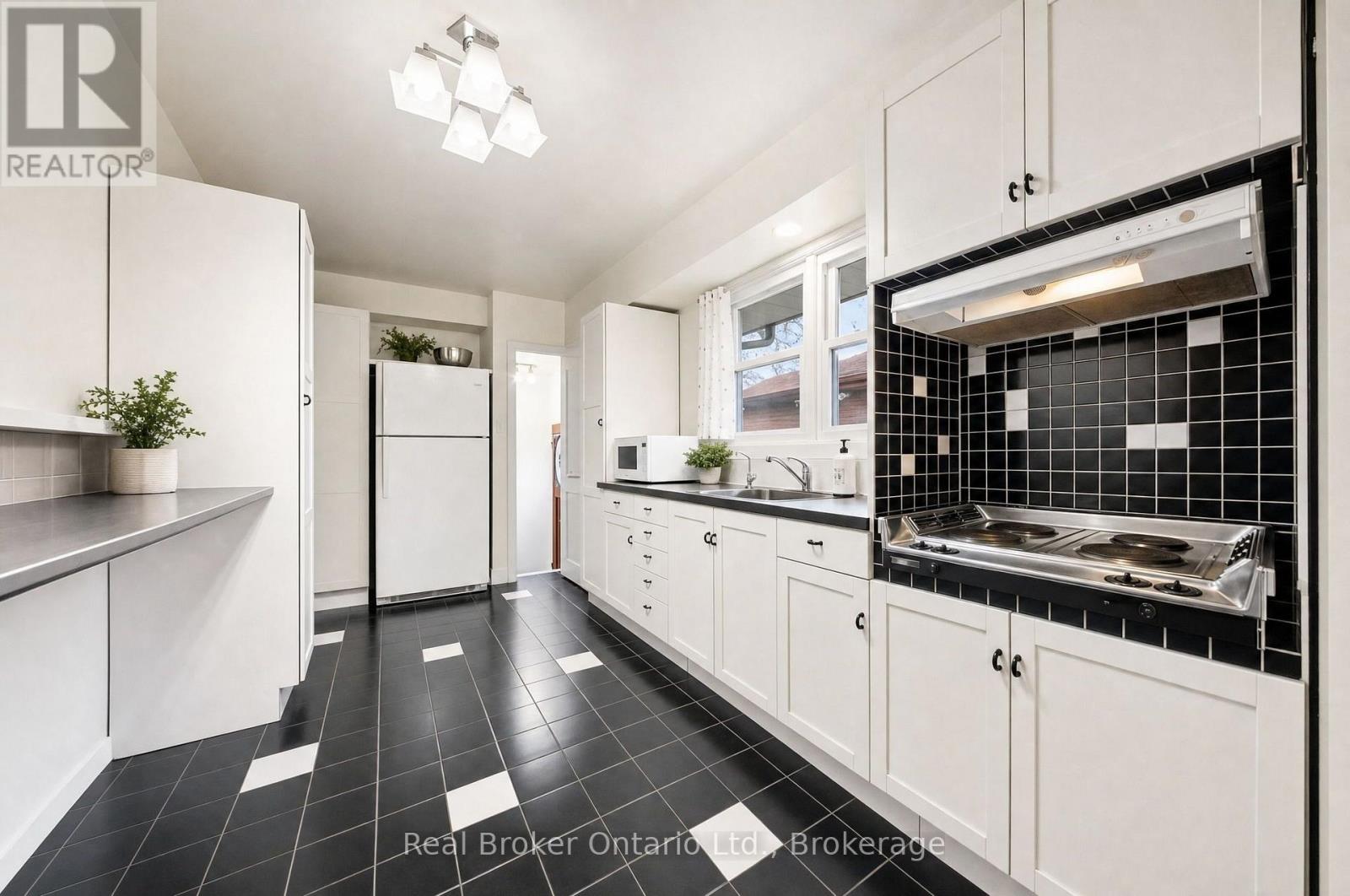 88 SUNNYLEA CRESCENT