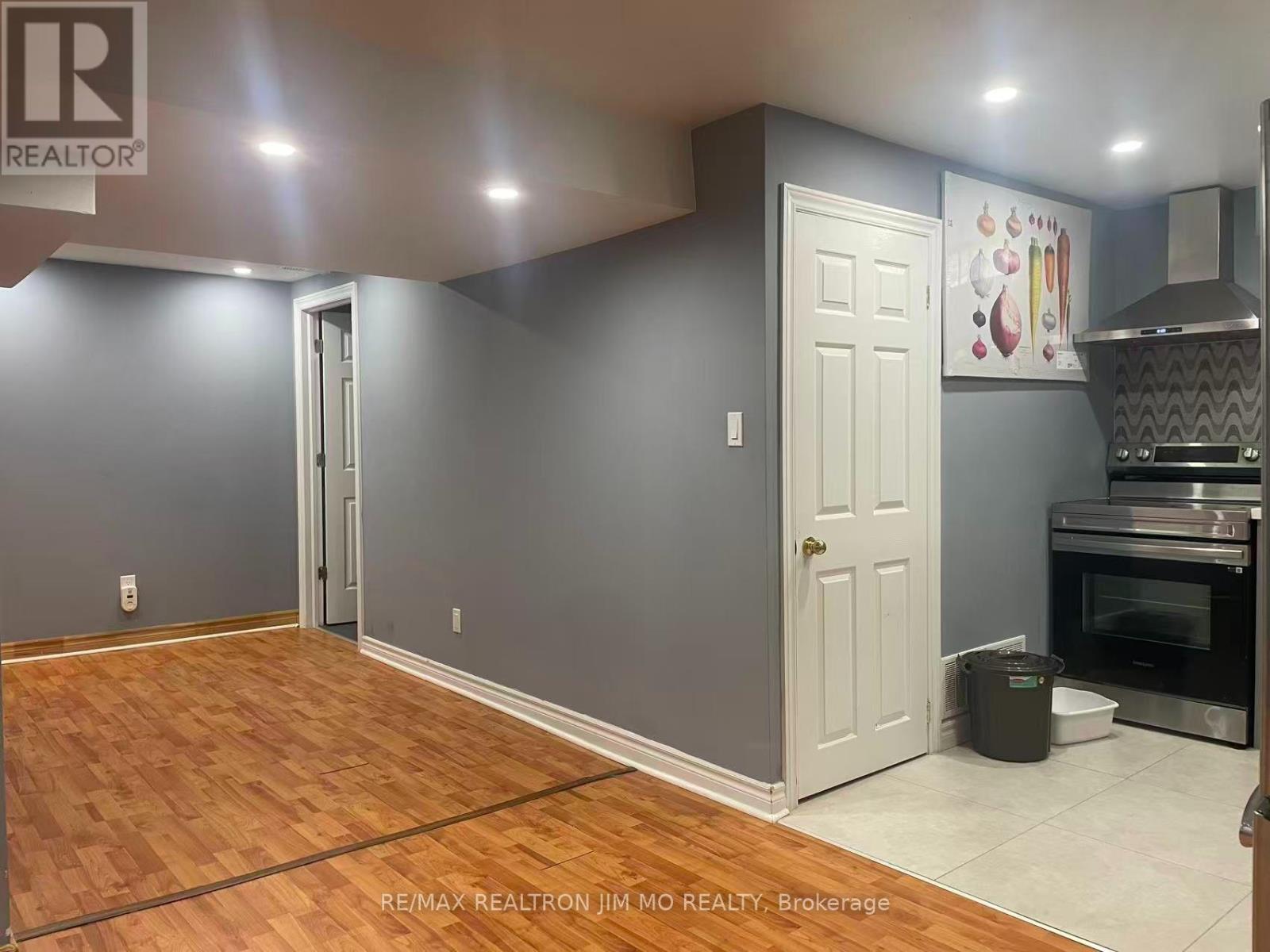 BASEMENT - 5 BUTTONWOOD TRAIL