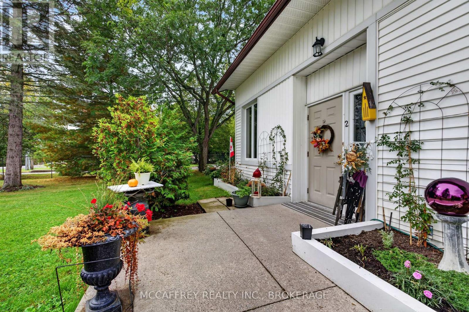 365 DUNDAS STREET W