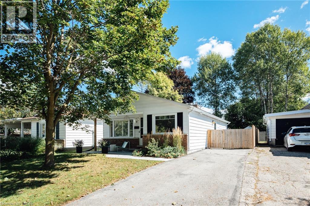 78 HELENE Crescent
