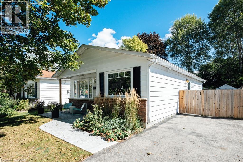 78 HELENE Crescent