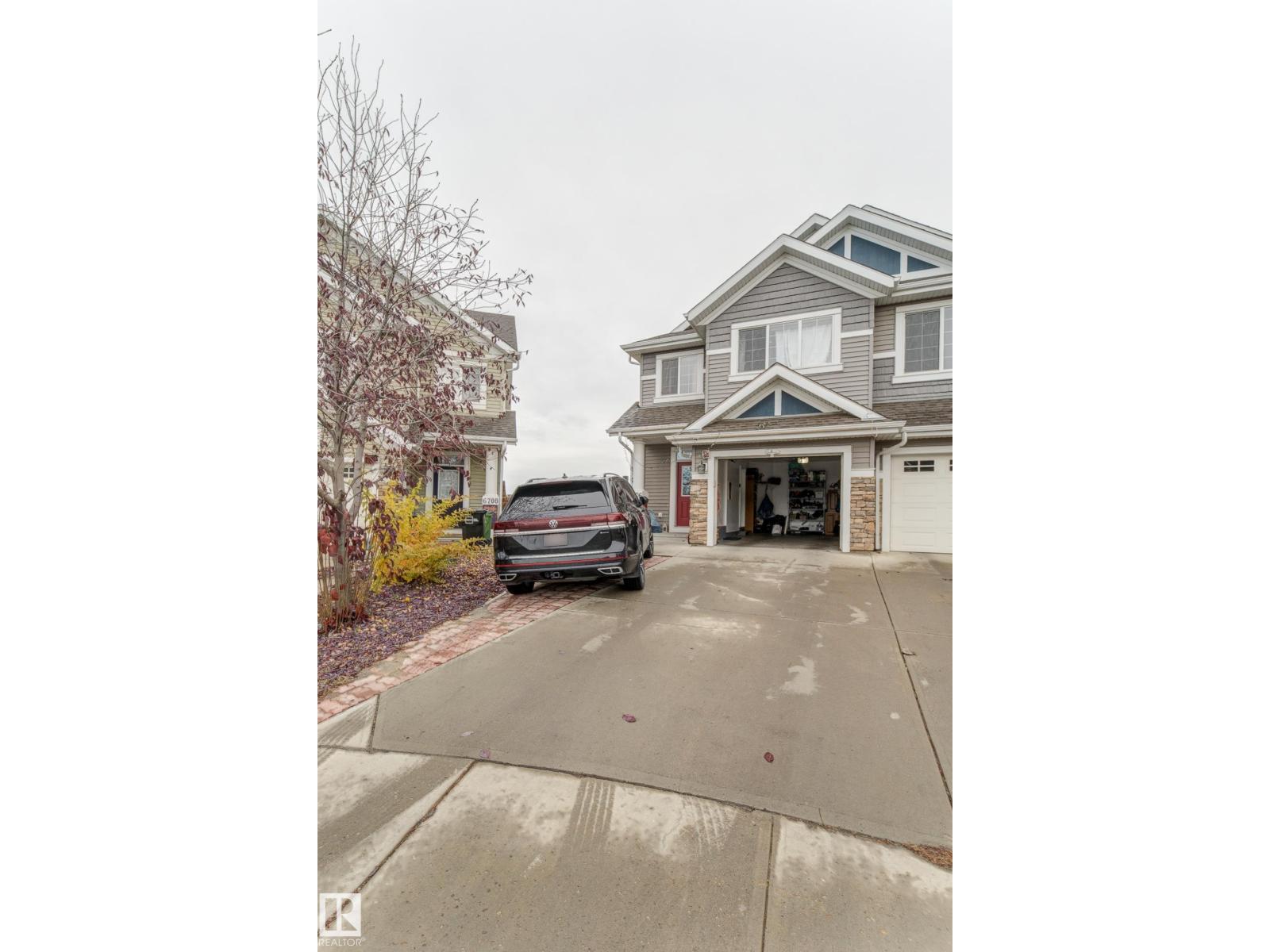 6706 24 AV SW