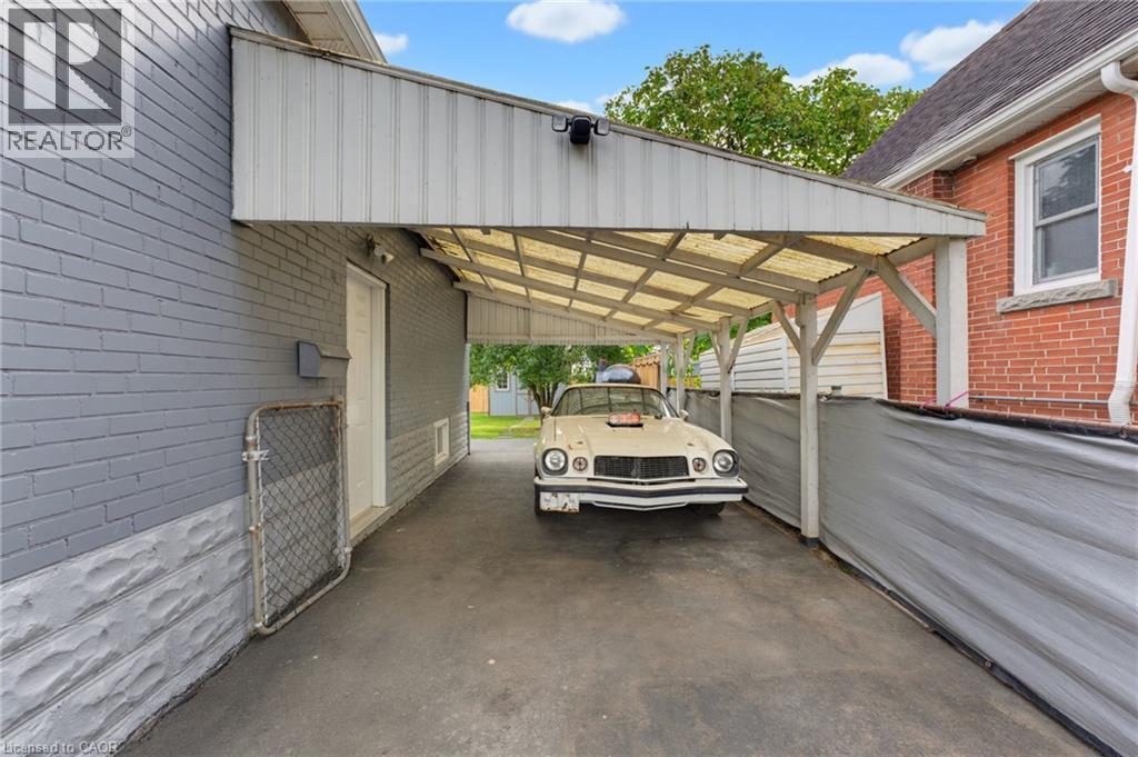 551 UPPER SHERMAN Avenue