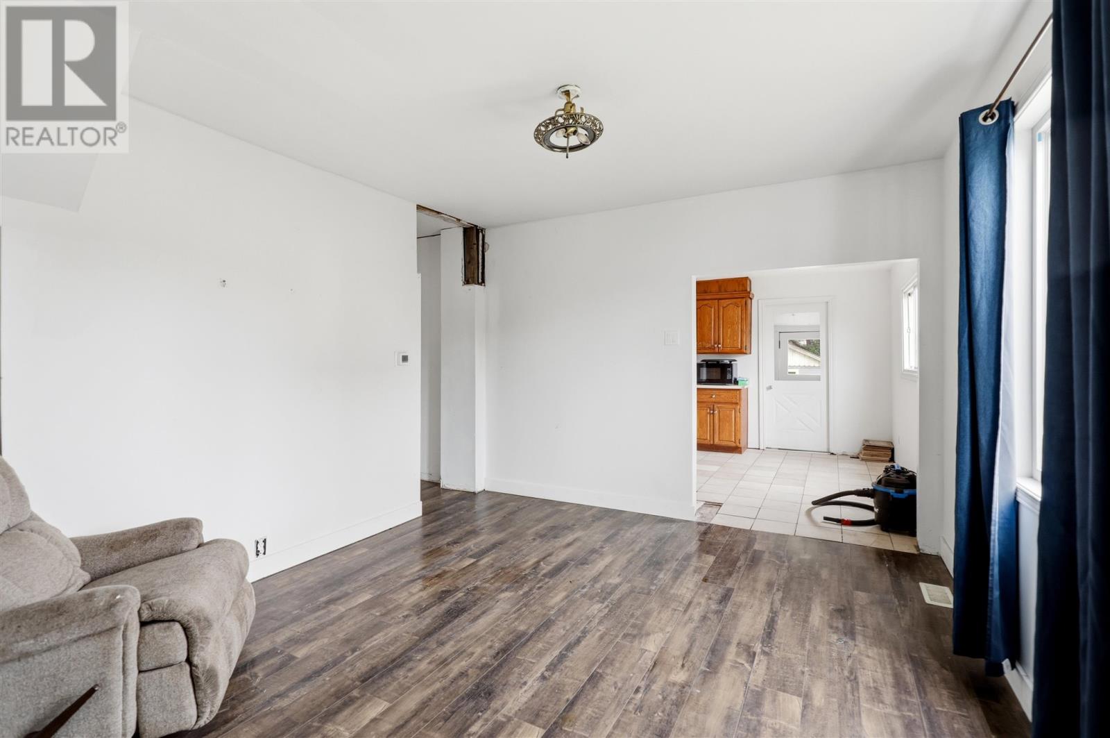 763 Dyment ST - Photo 4