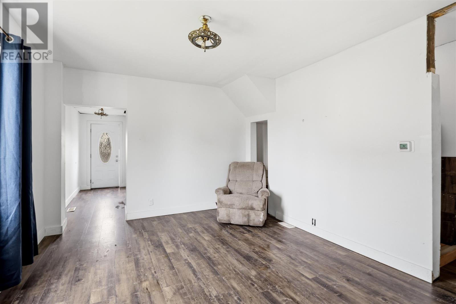763 Dyment ST - Photo 3