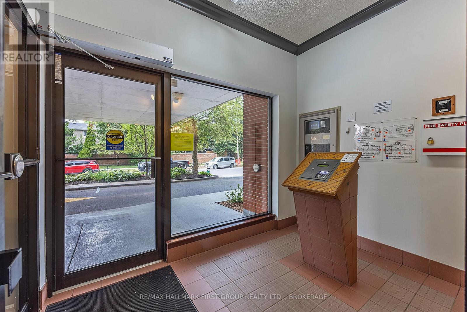204 - 14 GREENVIEW DRIVE
