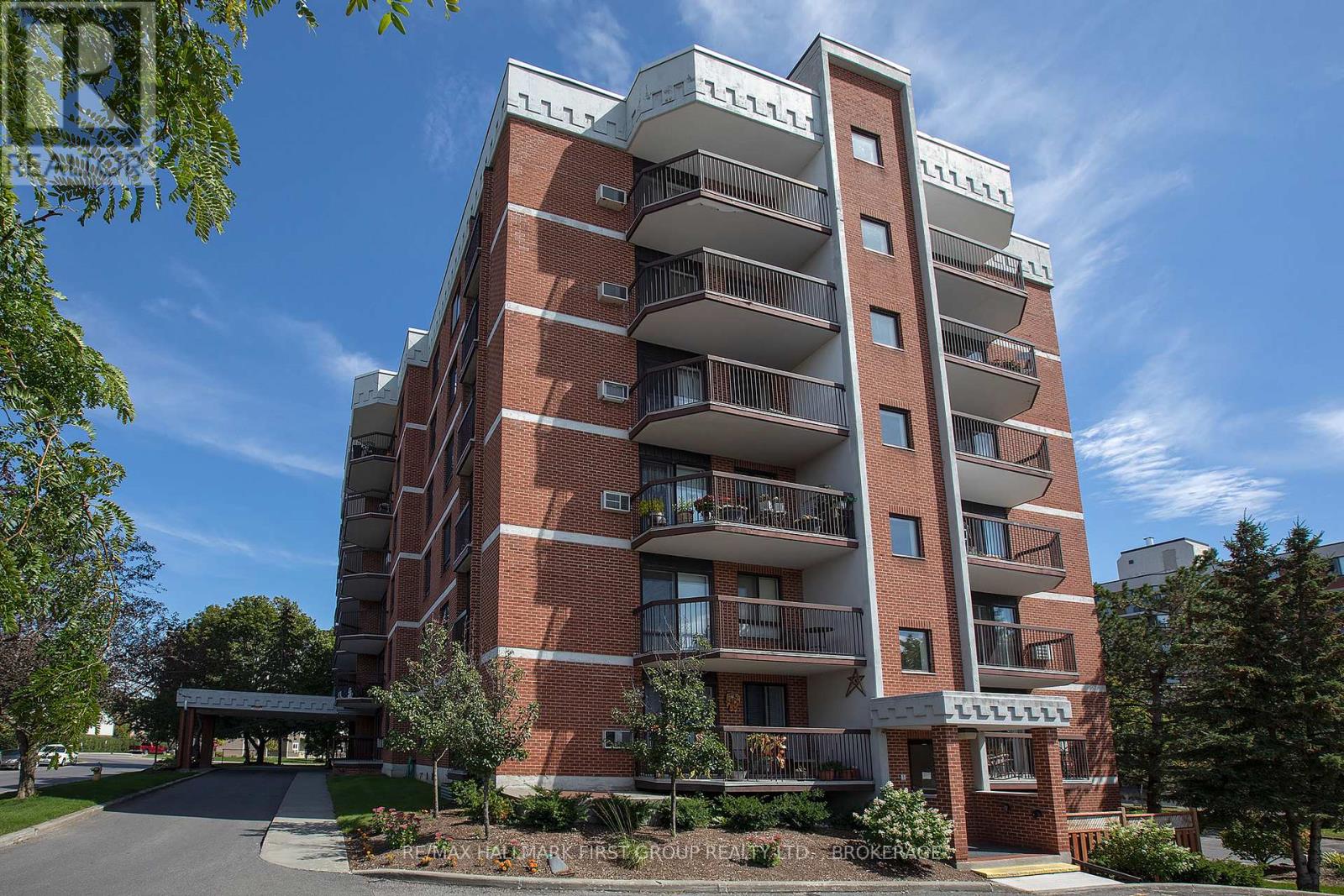 204 - 14 GREENVIEW DRIVE