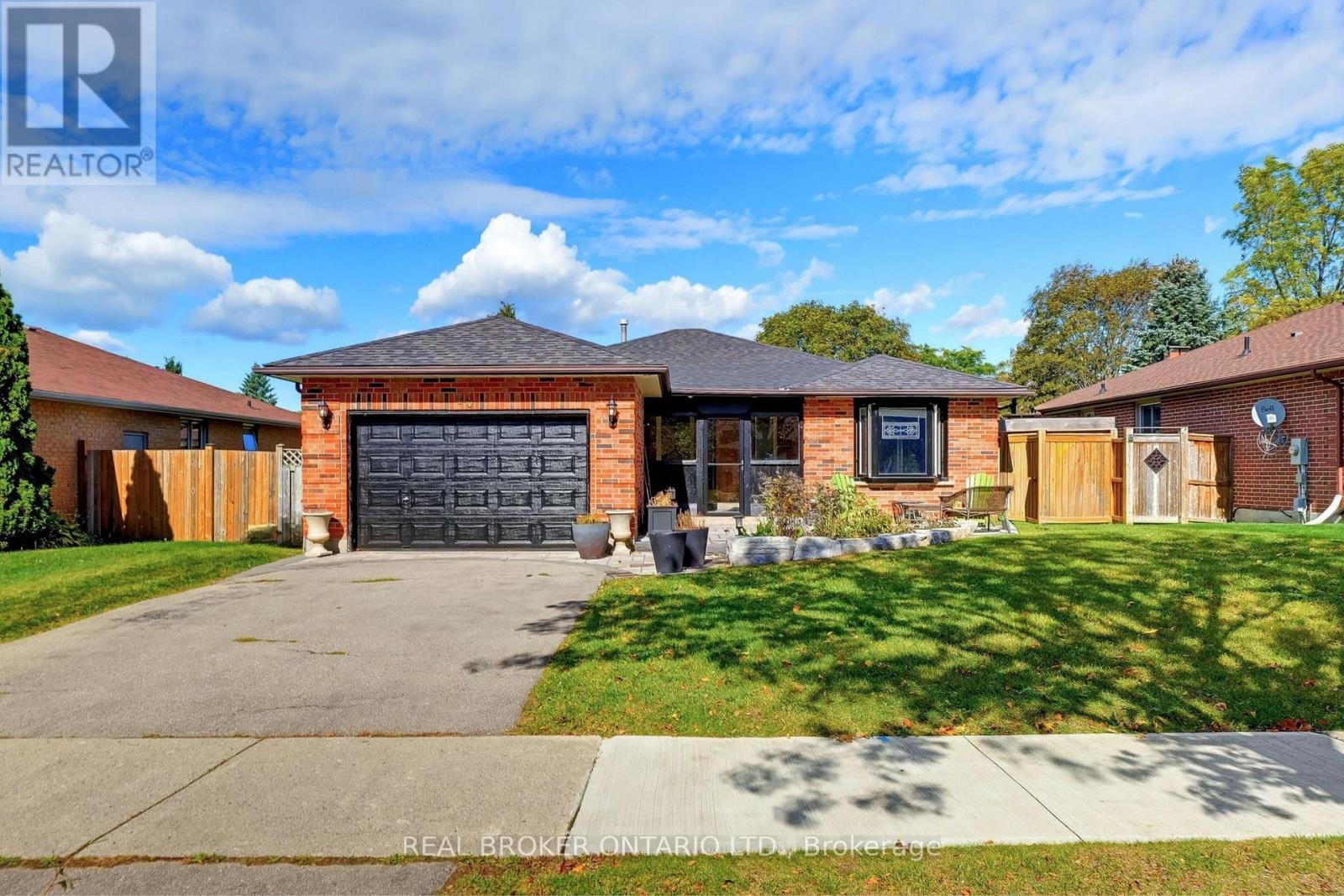 96 MUNRO CRESCENT