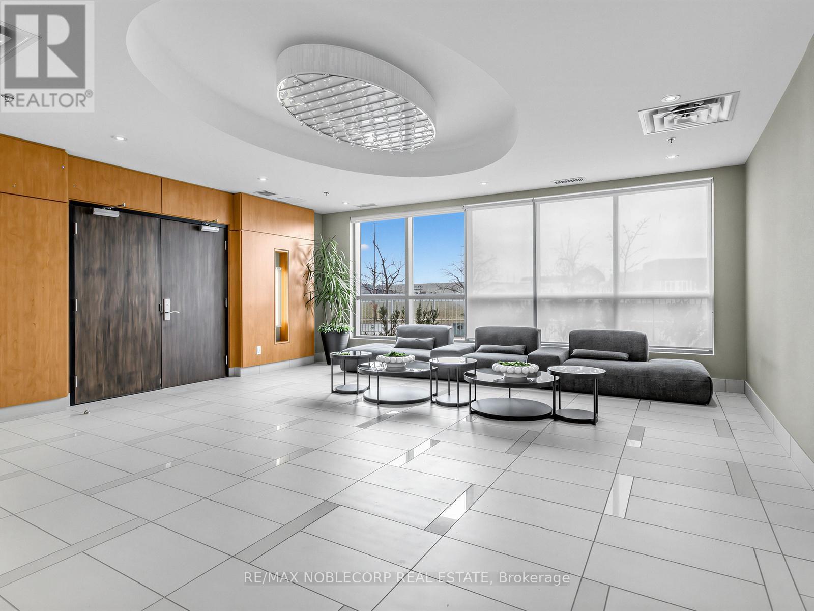 1705 - 840 QUEENS PLATE DRIVE