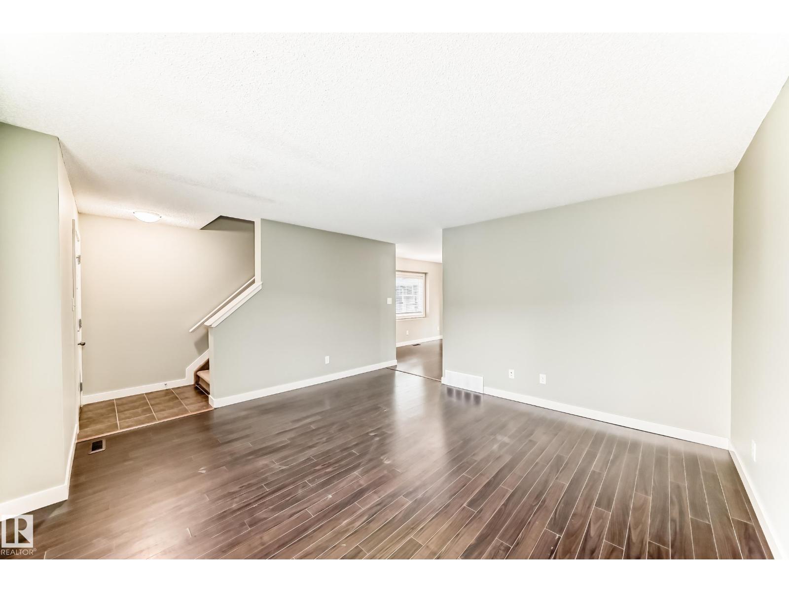 #47 12004 22 AV SW