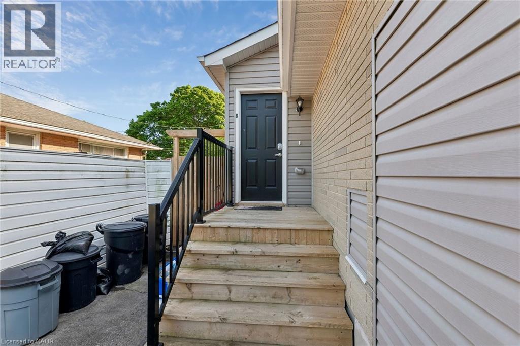 158 LAURENTIAN Drive N