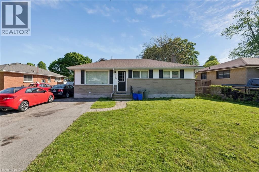 158 LAURENTIAN Drive N