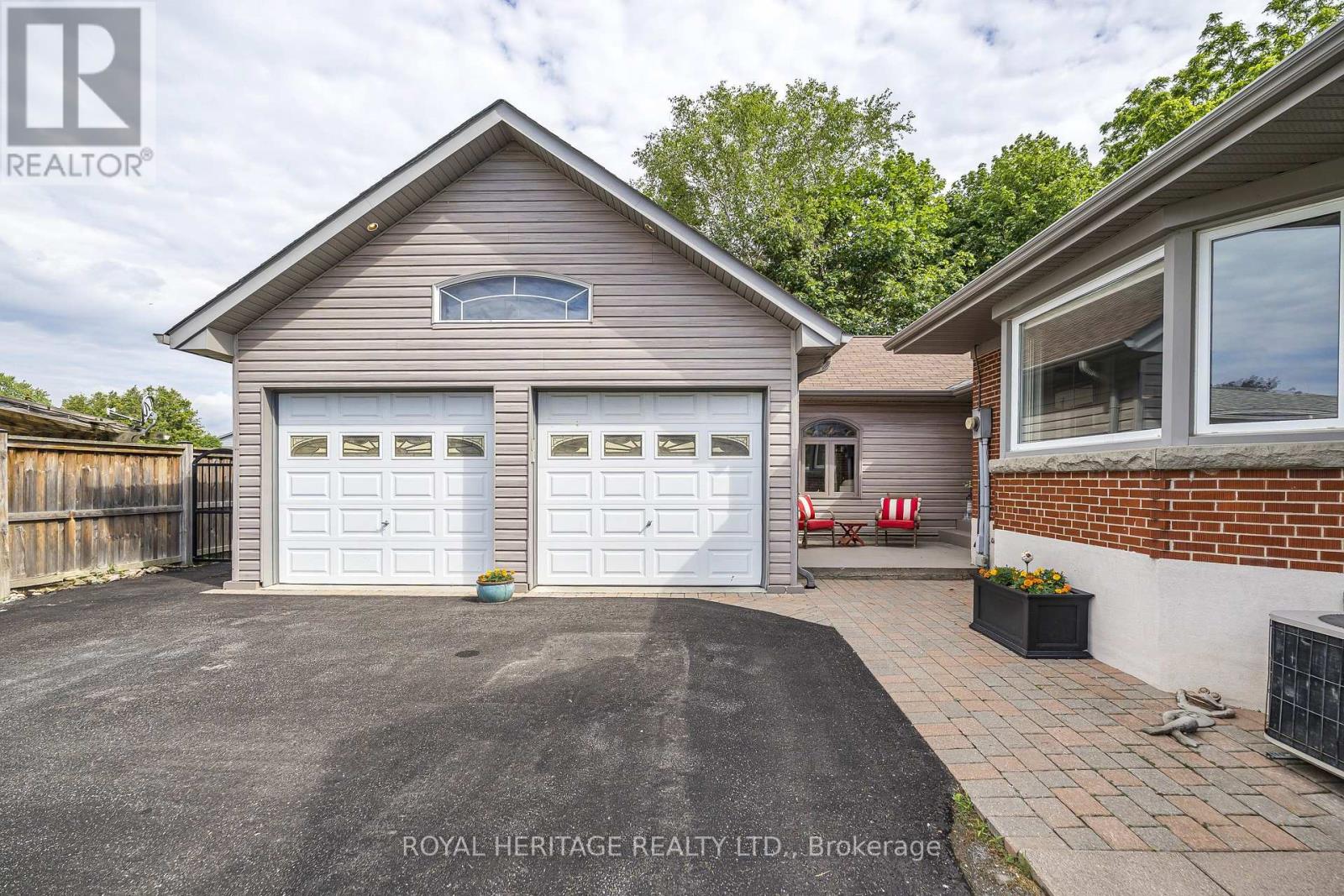 956 BAYSHORE COURT