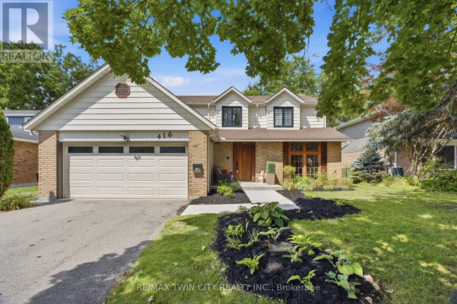 416 CLAIRBROOK CRESCENT