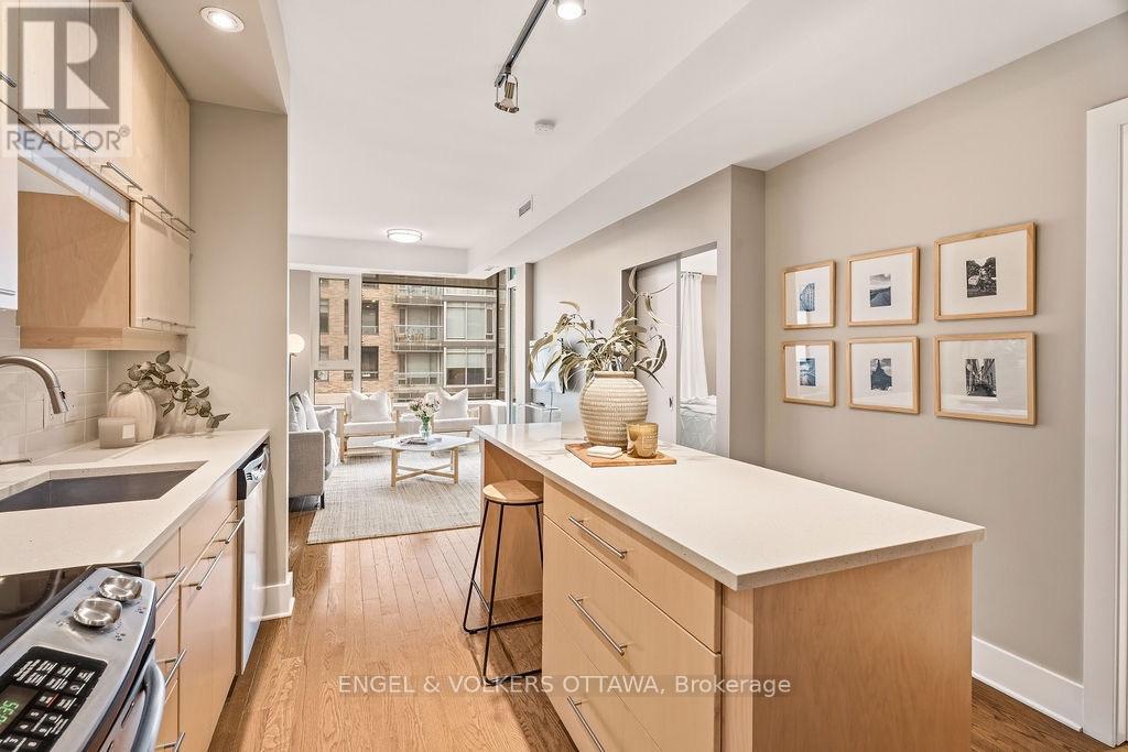 418 - 101 RICHMOND ROAD