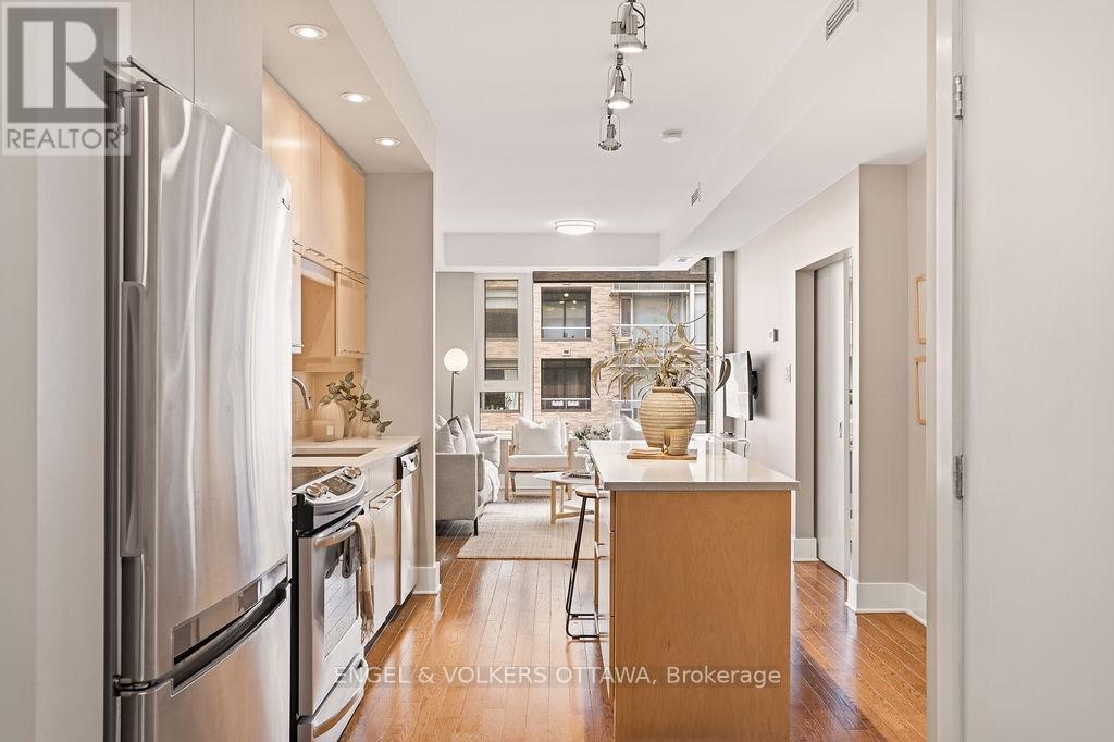 418 - 101 RICHMOND ROAD