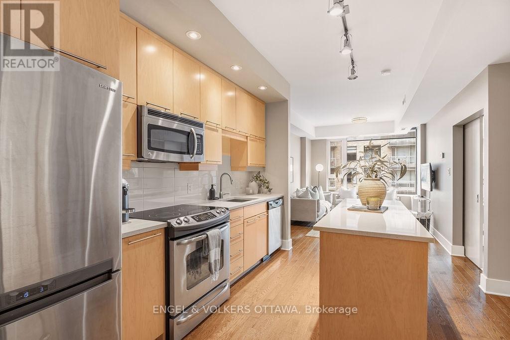 418 - 101 RICHMOND ROAD