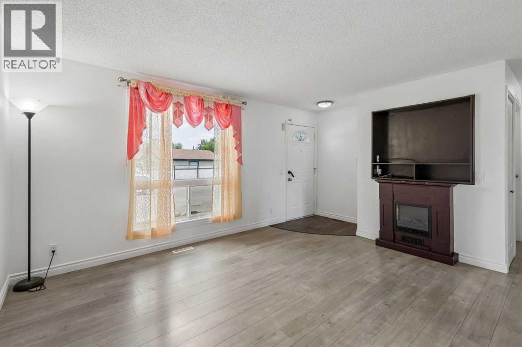 83 Appletree Close SE