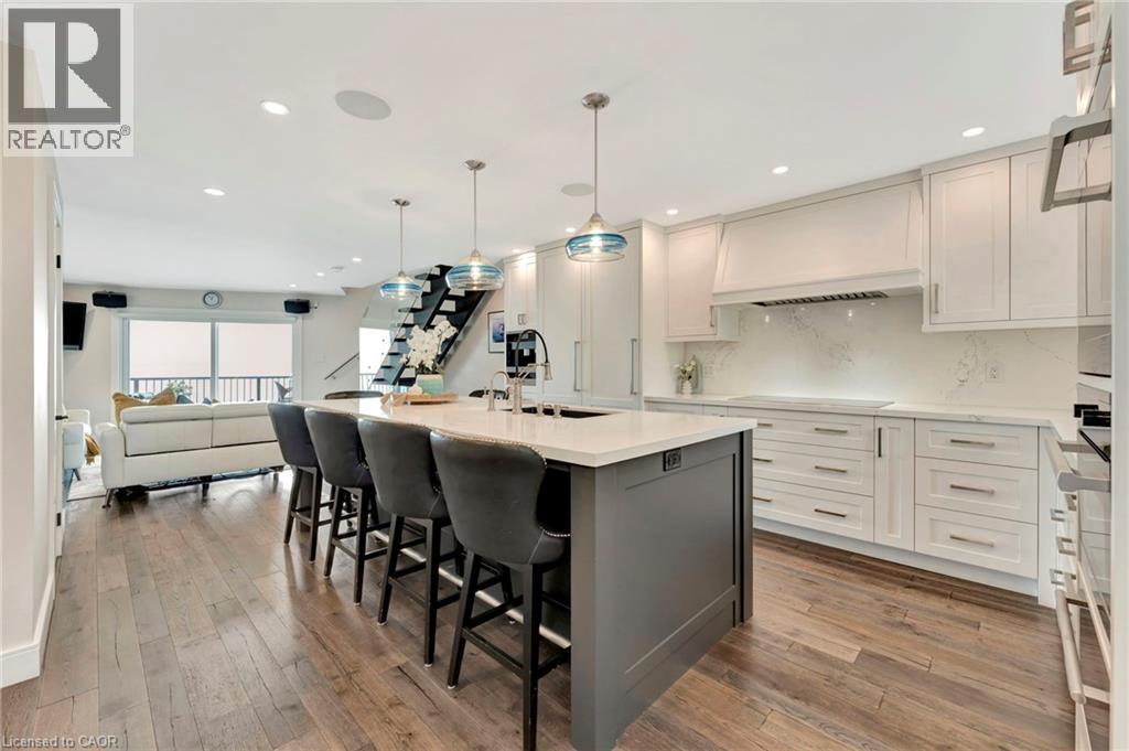 2136 OLD LAKESHORE Road Unit# 3