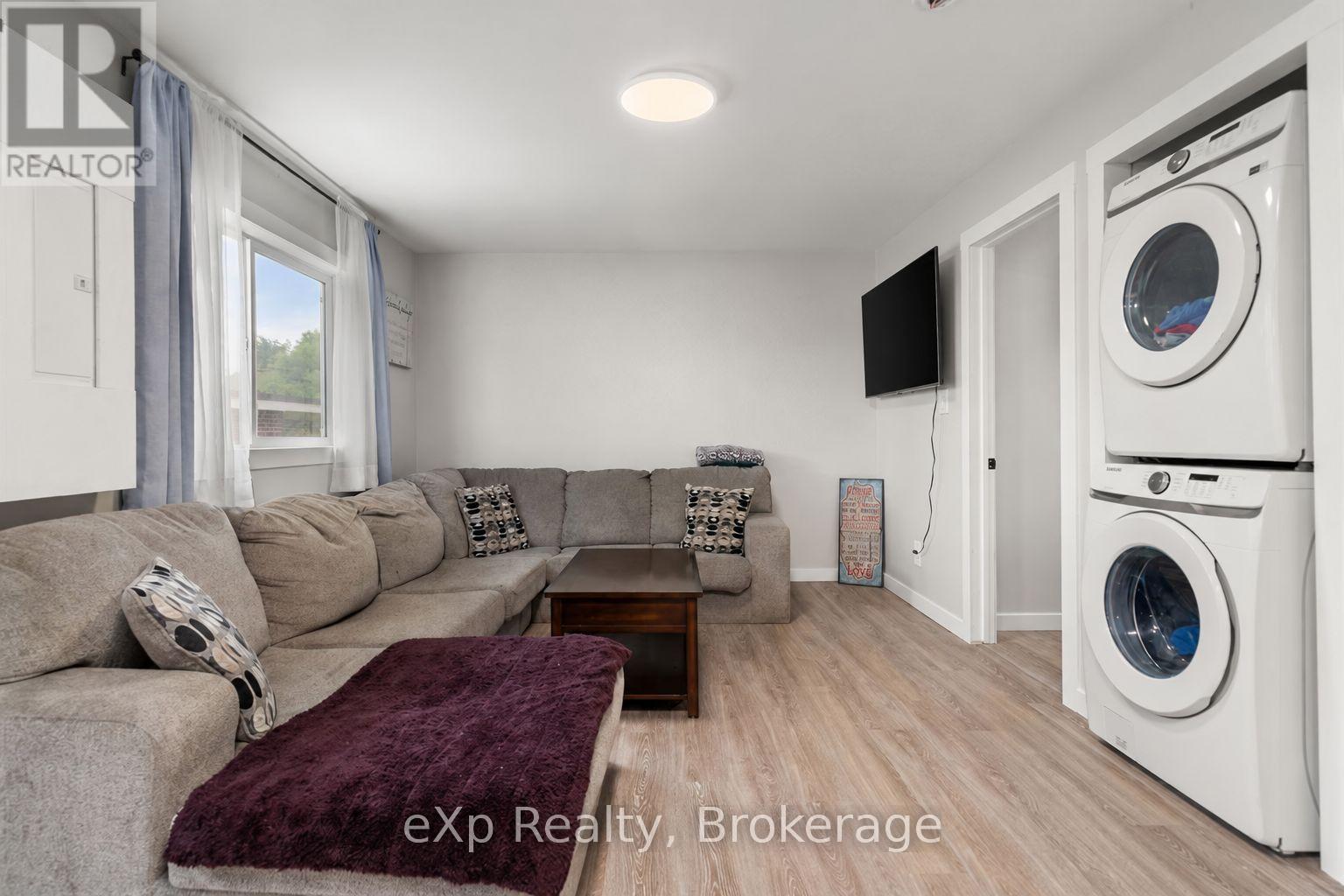 UNIT A - 89 COLLEGE STREET E