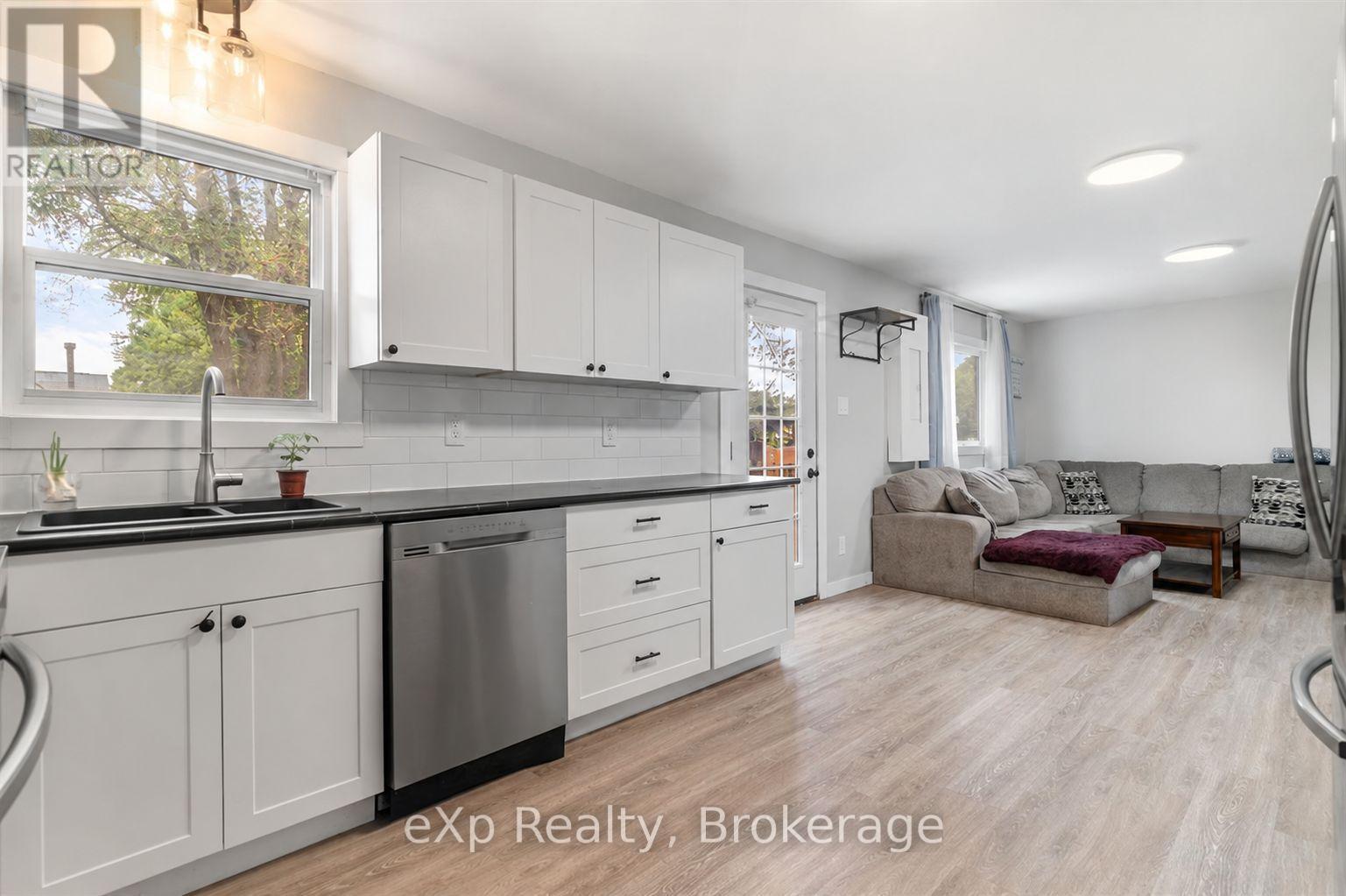 UNIT A - 89 COLLEGE STREET E
